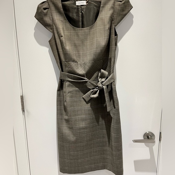 ♥️ Unique and flattering business/ day dress with cap sleeves and a belt - Picture 6 of 14